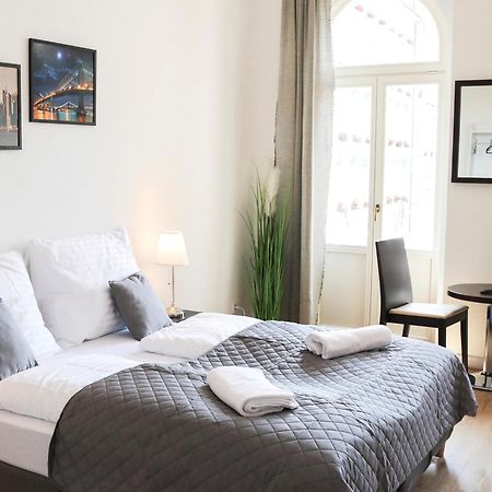 Rose Suites And Rooms Praga Esterno foto