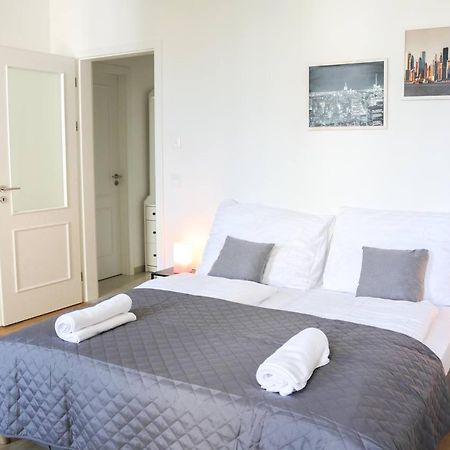 Rose Suites And Rooms Praga Esterno foto