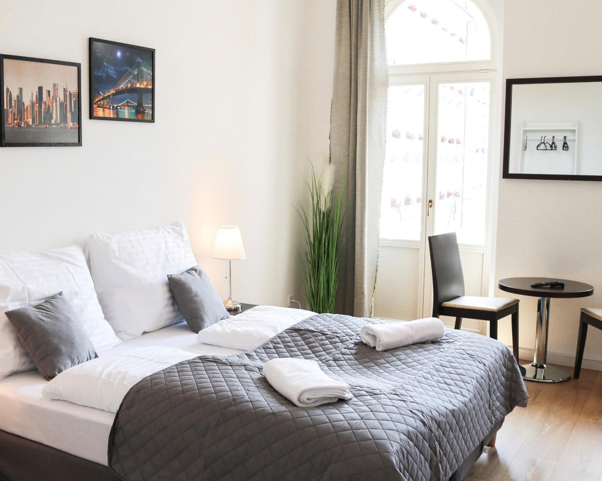 Rose Suites And Rooms Praga Esterno foto