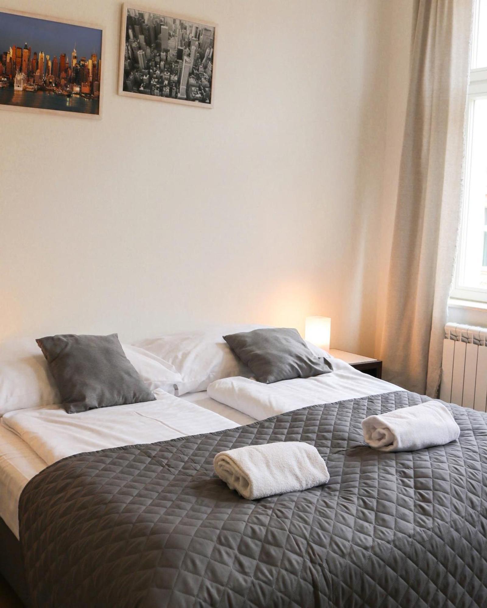 Rose Suites And Rooms Praga Esterno foto