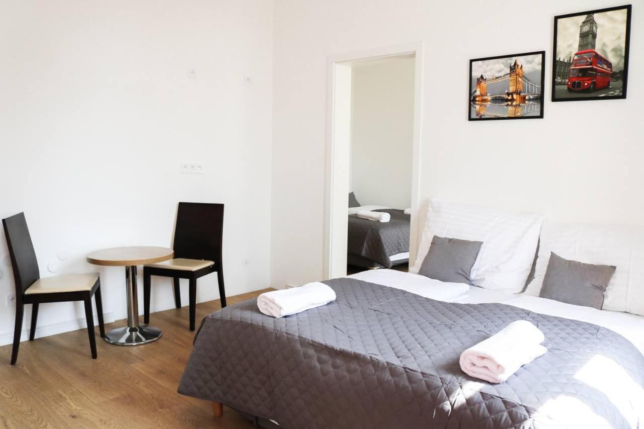 Rose Suites And Rooms Praga Esterno foto