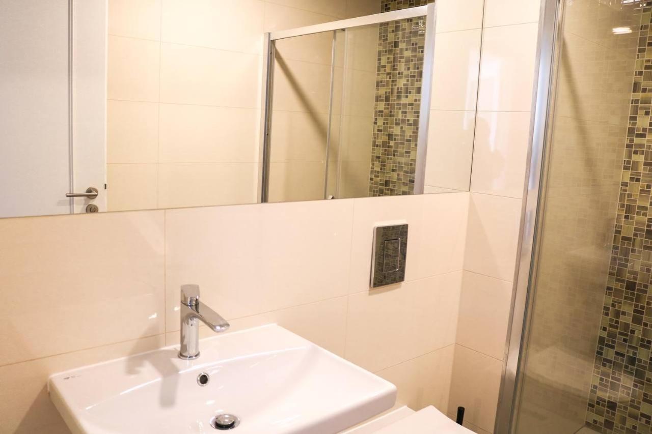 Rose Suites And Rooms Praga Esterno foto