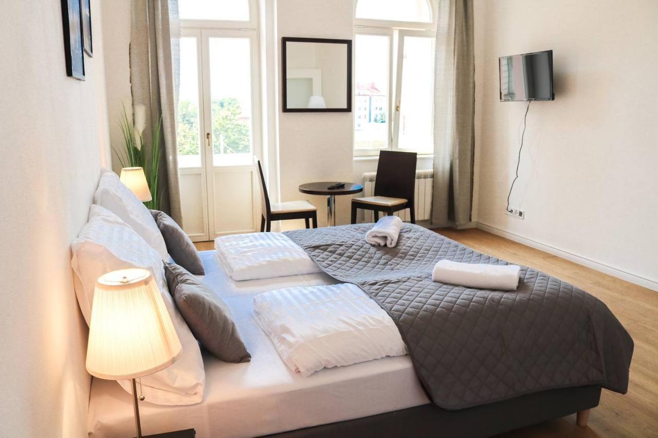 Rose Suites And Rooms Praga Esterno foto