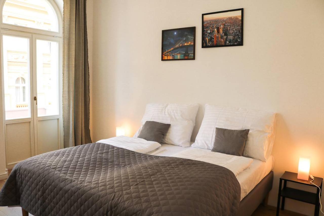 Rose Suites And Rooms Praga Esterno foto